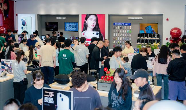 春節(jié)假期前四天云南消費市場 年味濃、亮點多、數(shù)碼產(chǎn)品銷售火爆